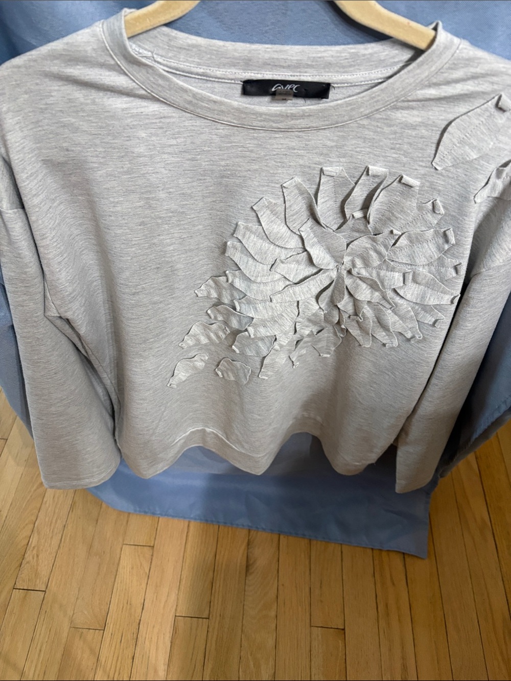 Avec Les Filles Light Gray Floral Appliqué Crewneck Sweatshirt